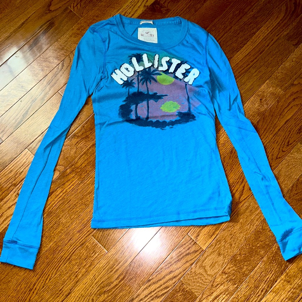 EUC MD HOLLISTER TOP